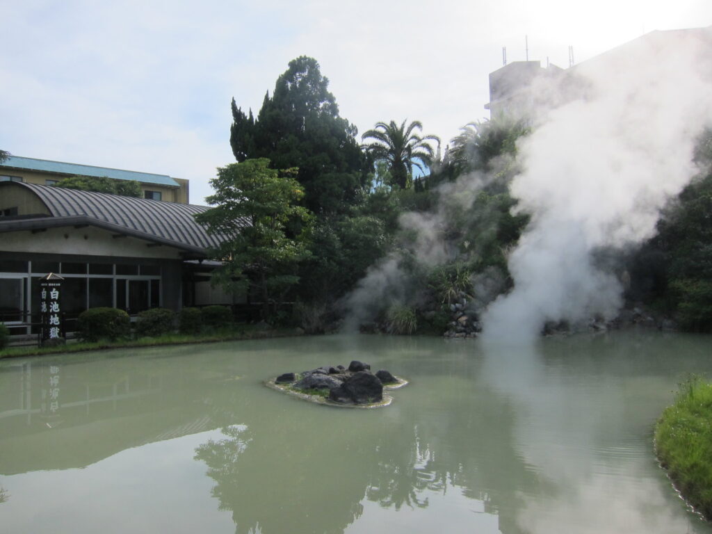 九州自由行｜別府地獄巡禮、秘境行程，交通路線規劃攻略(下)
白池地獄